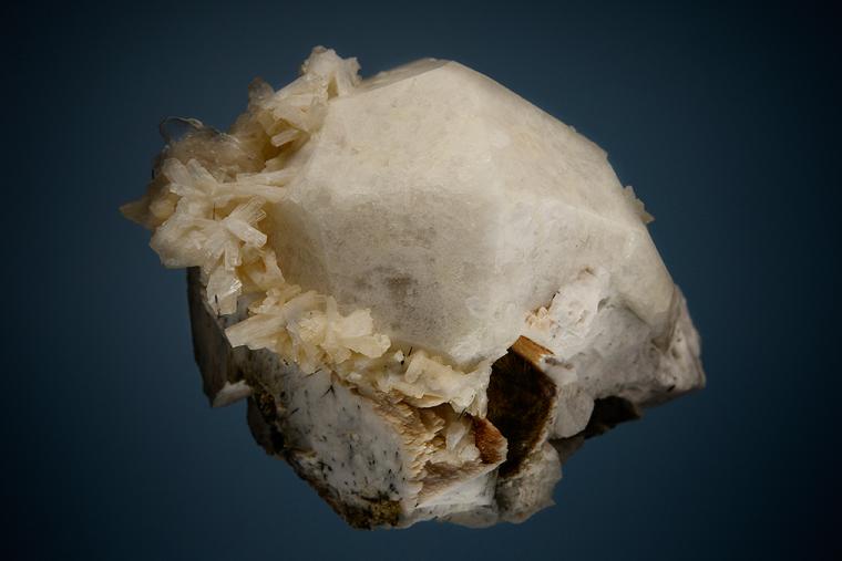 ANALCIME with NATROLITE